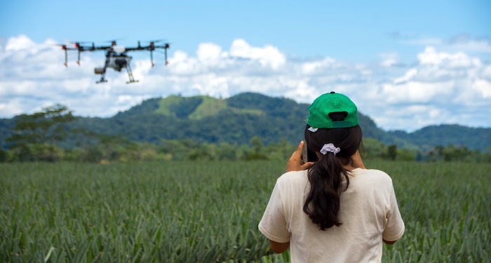 precision-ag-700x375 Student flying drone in field