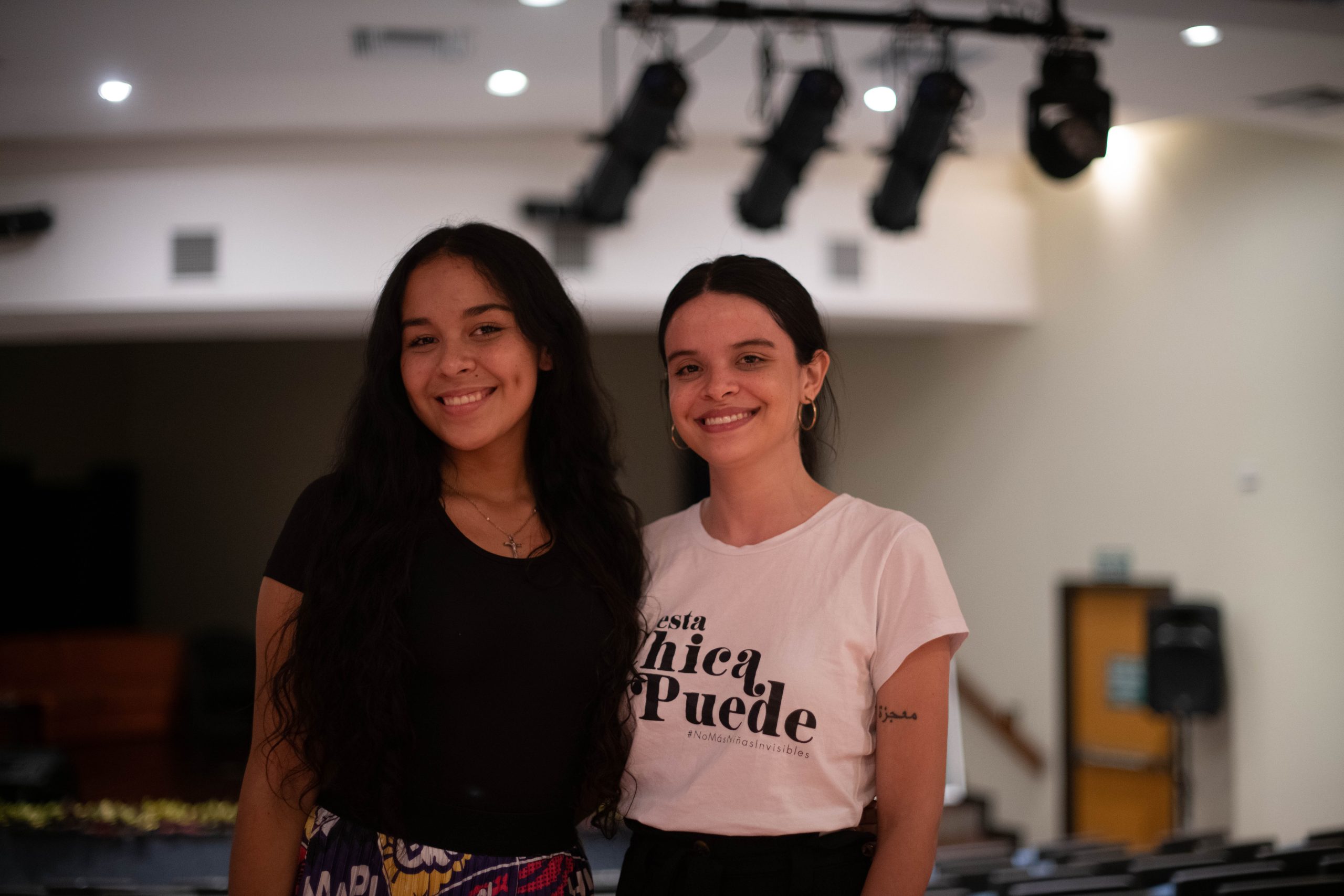 senska-twoyoungwomen senska-twoyoungwomen